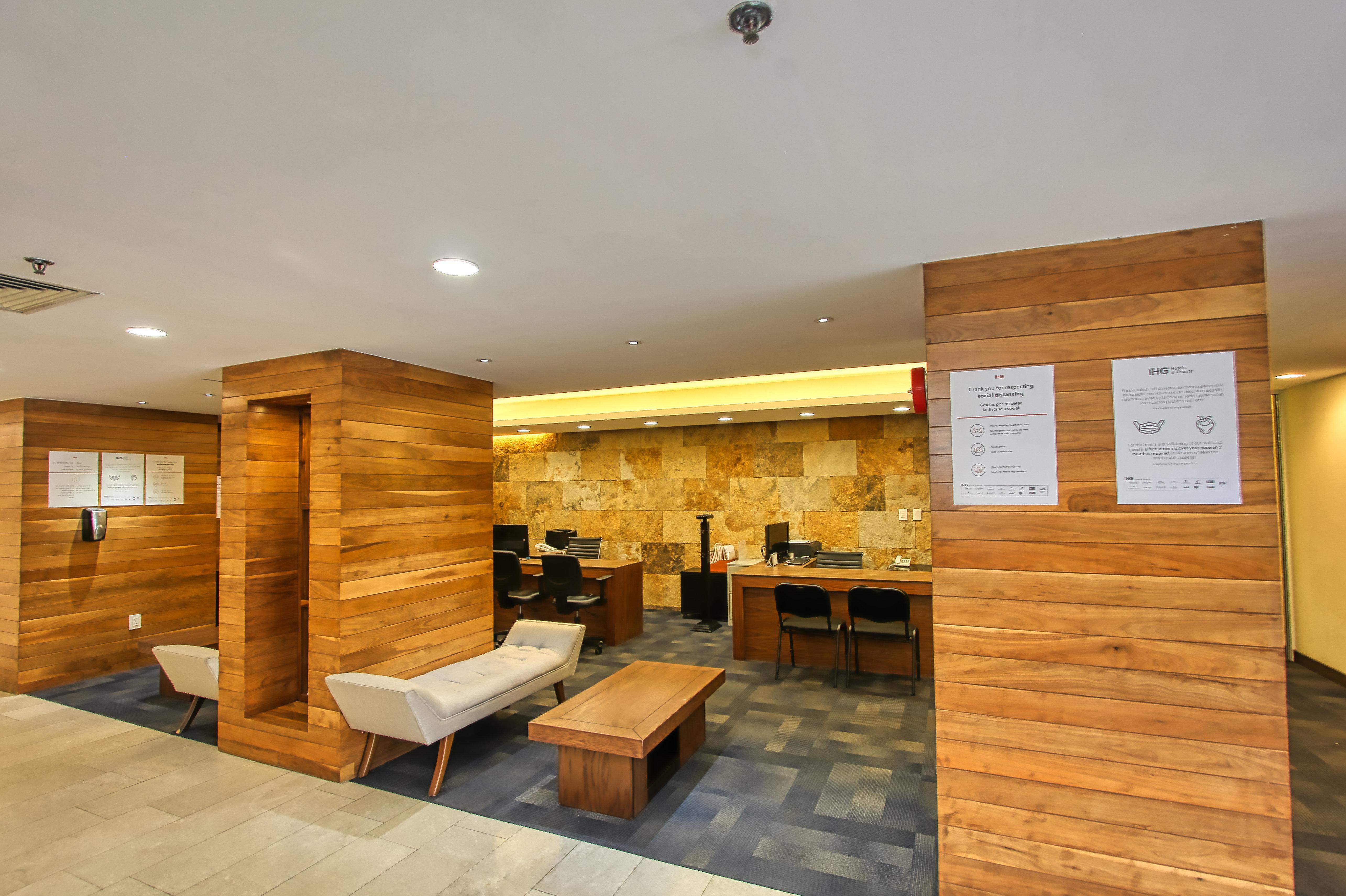 Holiday Inn Leon By Ihg Exterior foto