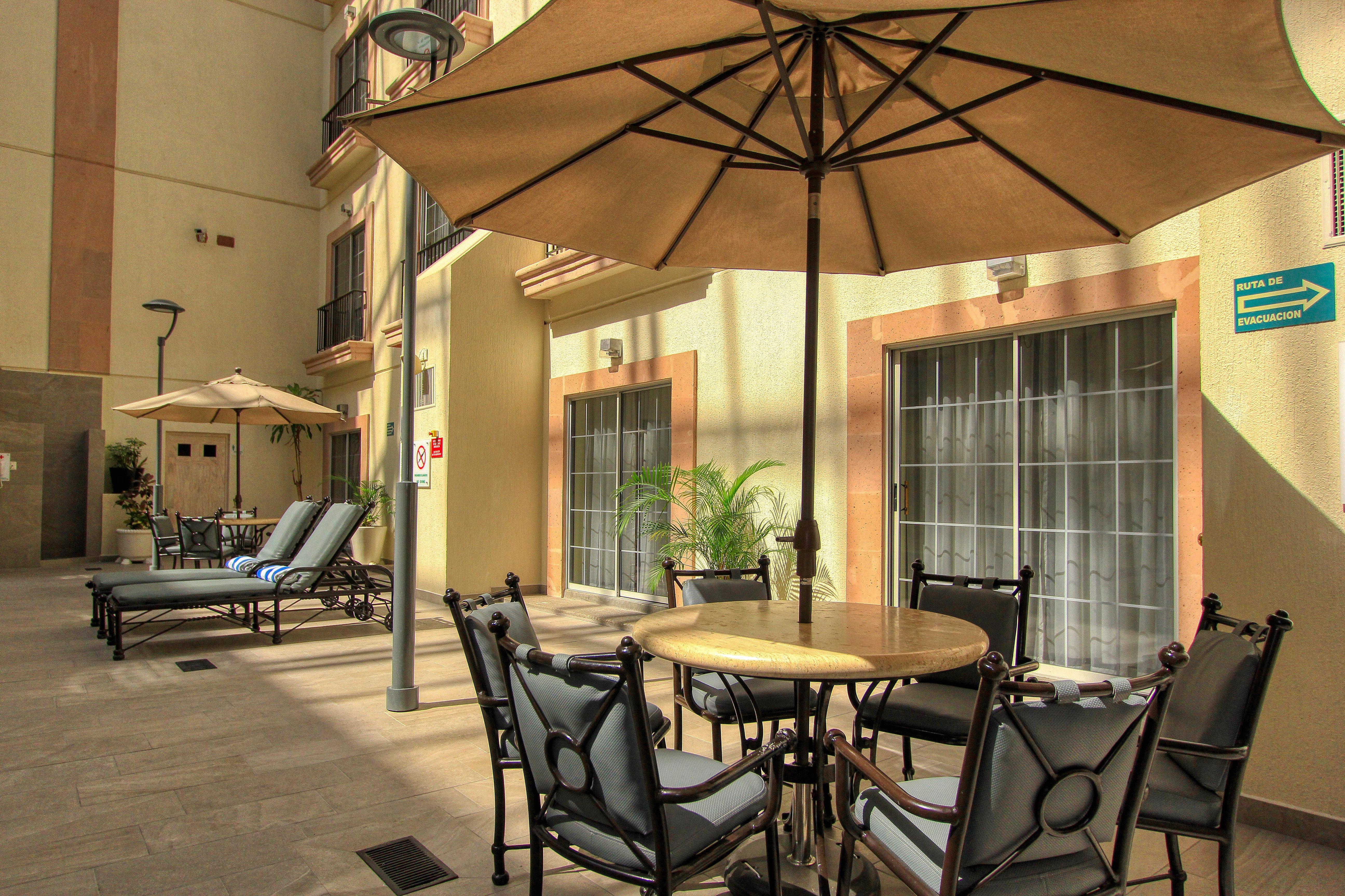 Holiday Inn Leon By Ihg Exterior foto