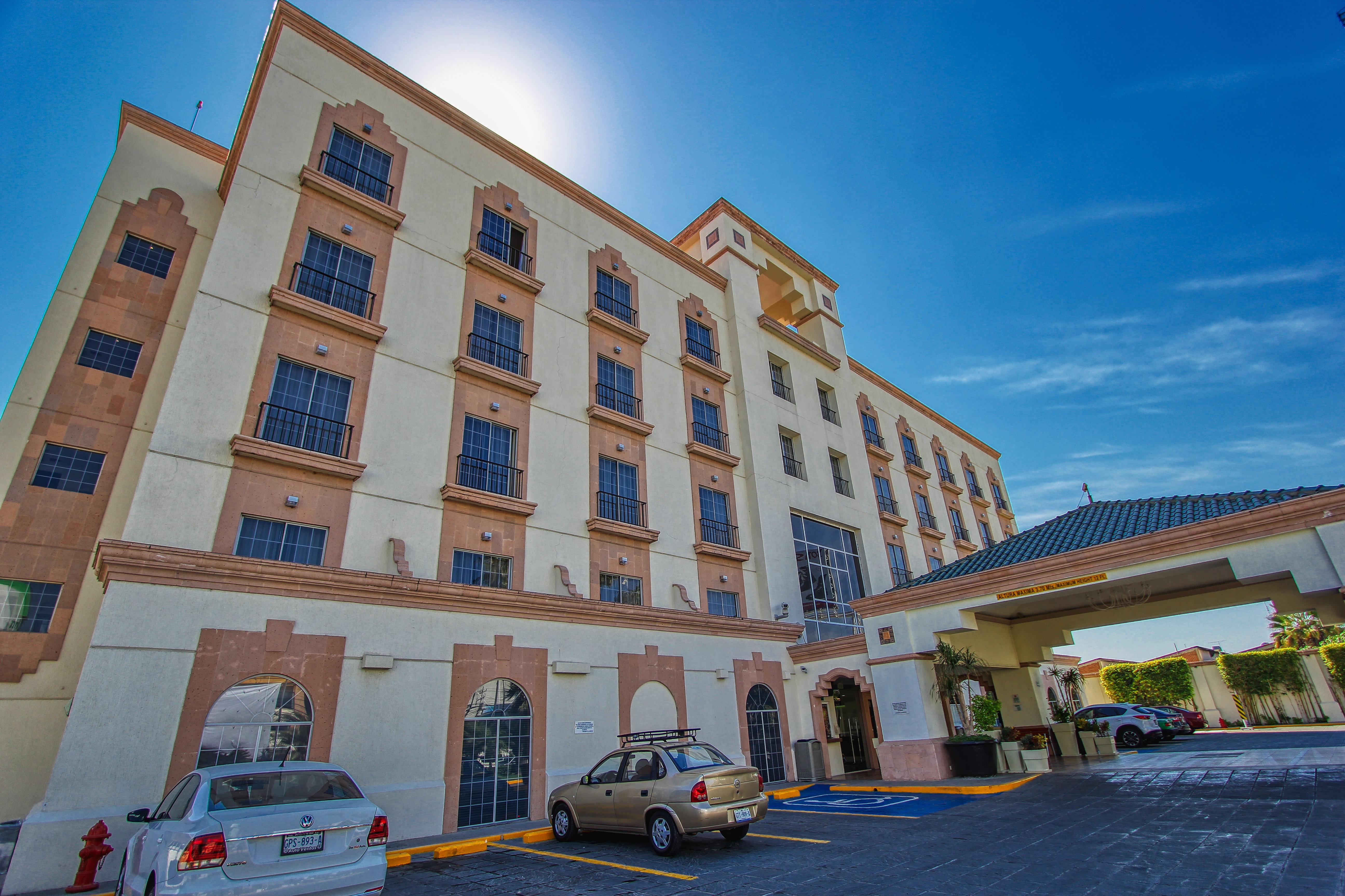 Holiday Inn Leon By Ihg Exterior foto
