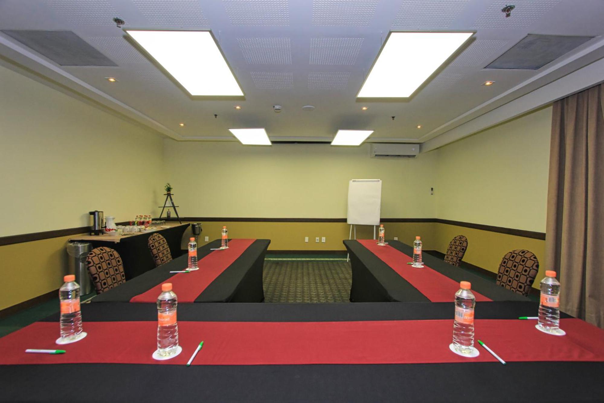 Holiday Inn Leon By Ihg Exterior foto