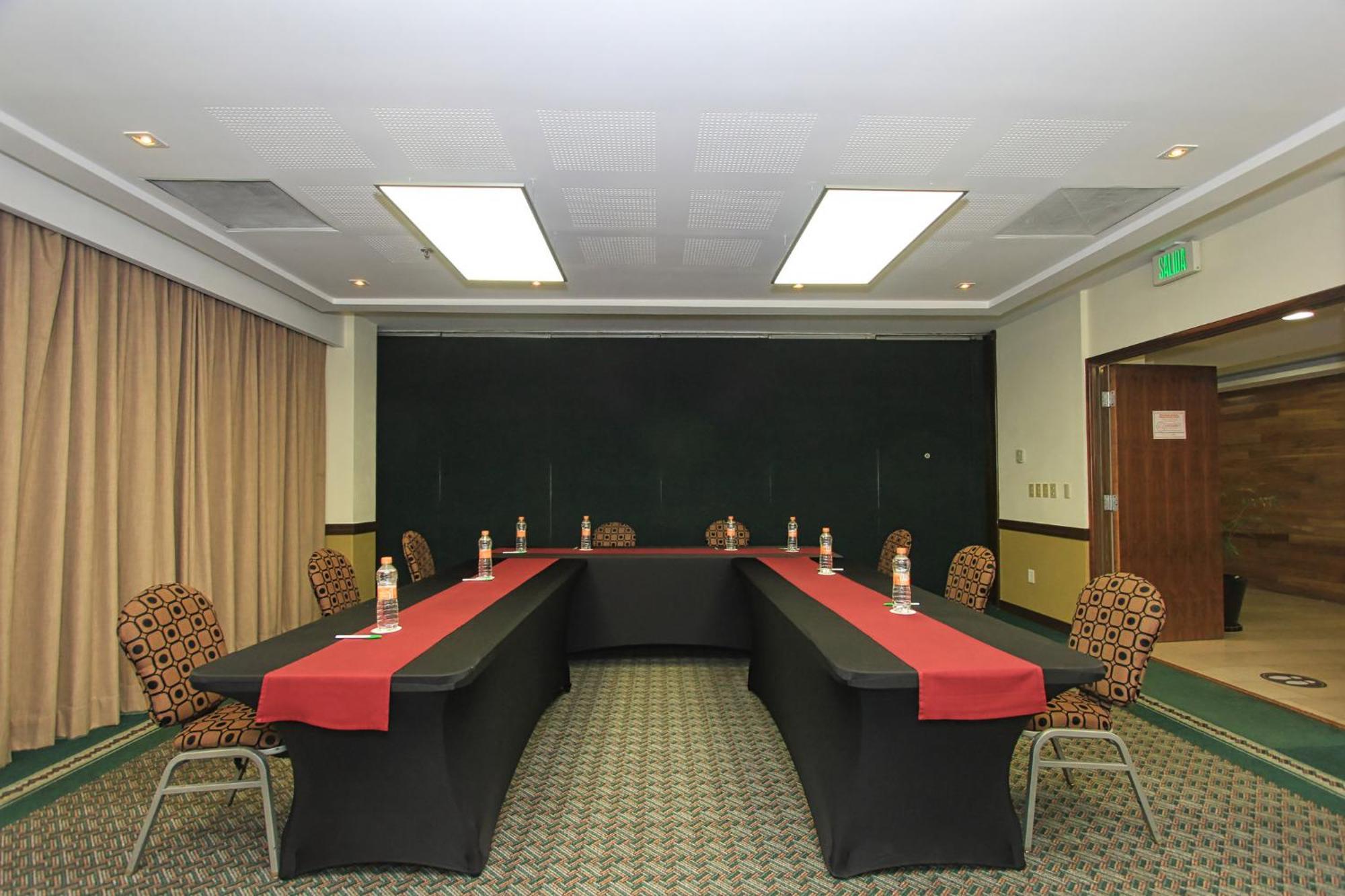 Holiday Inn Leon By Ihg Exterior foto