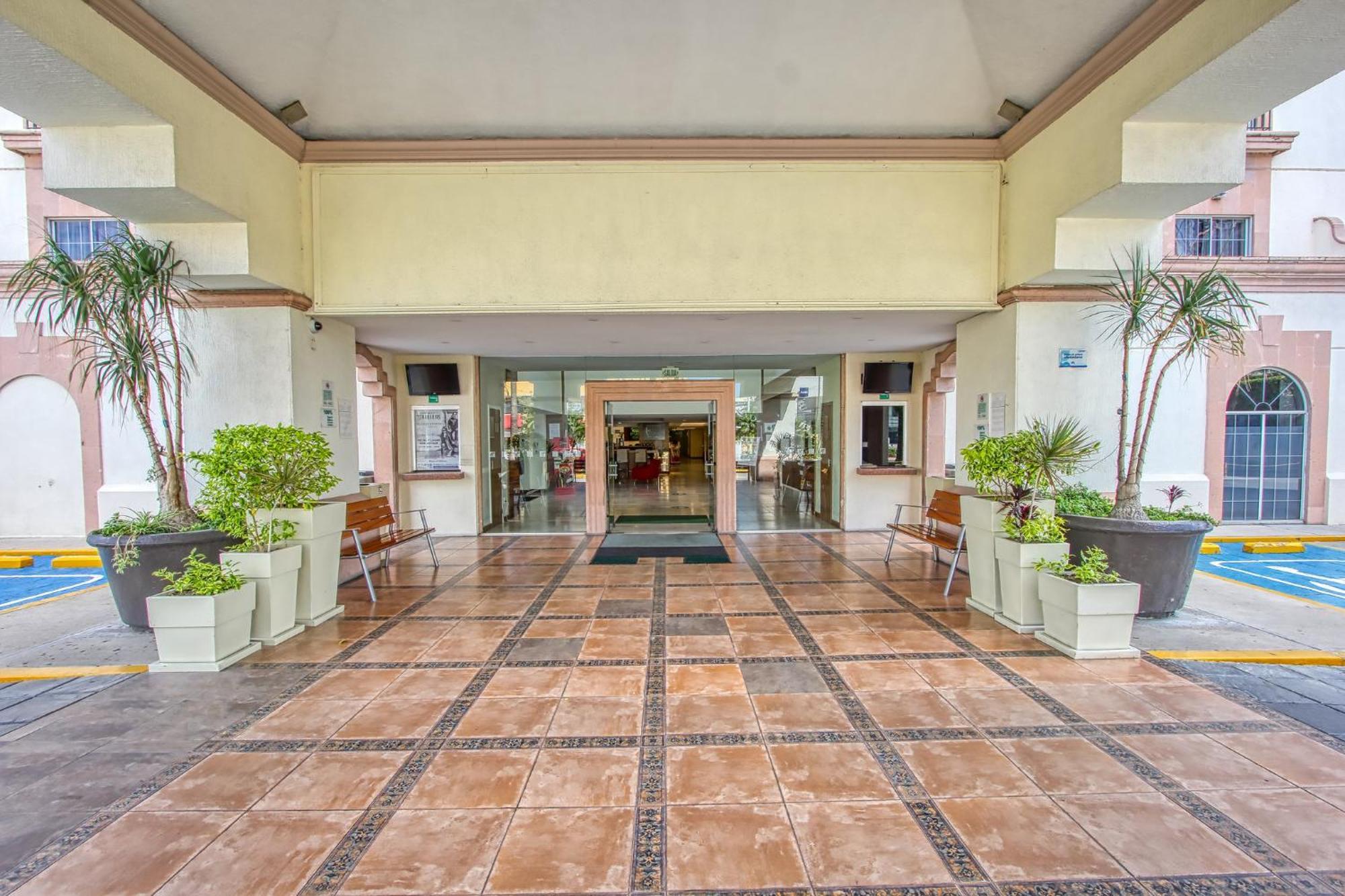 Holiday Inn Leon By Ihg Exterior foto